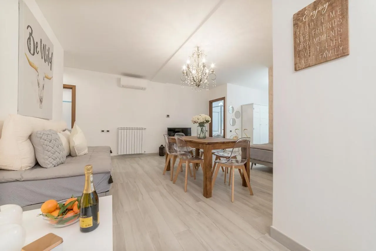 Vatican Luxury 2Bd 2Ba Apartment Rome